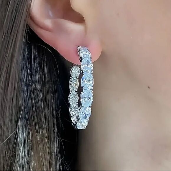 🌺 NEW sparkling CZ hoop earrings 🌺 - Picture 3 of 5